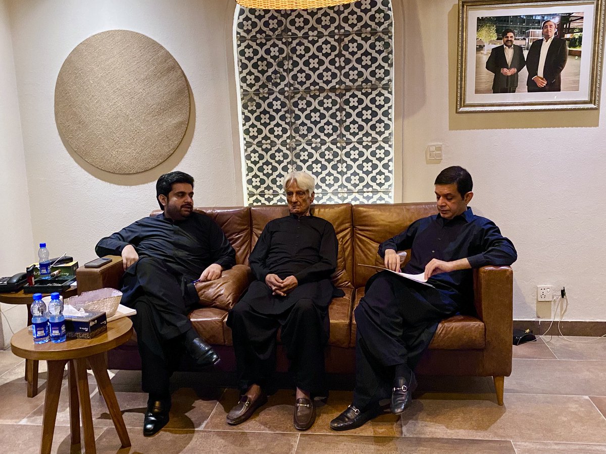 NaumanIShaikh's tweet photo. چیئرمین ڈسٹرکٹ کونسل سکھر سید کمیل حیدر شاہ سے قصرِ ناصر، روہڑی ہاؤس میں ملاقات کی۔ اس موقع پر، عوامی مسائل اور ترقیاتی منصوبوں سے متعلق تبادلۂ خیال کیا۔ https://t.co/redrWNt5IG