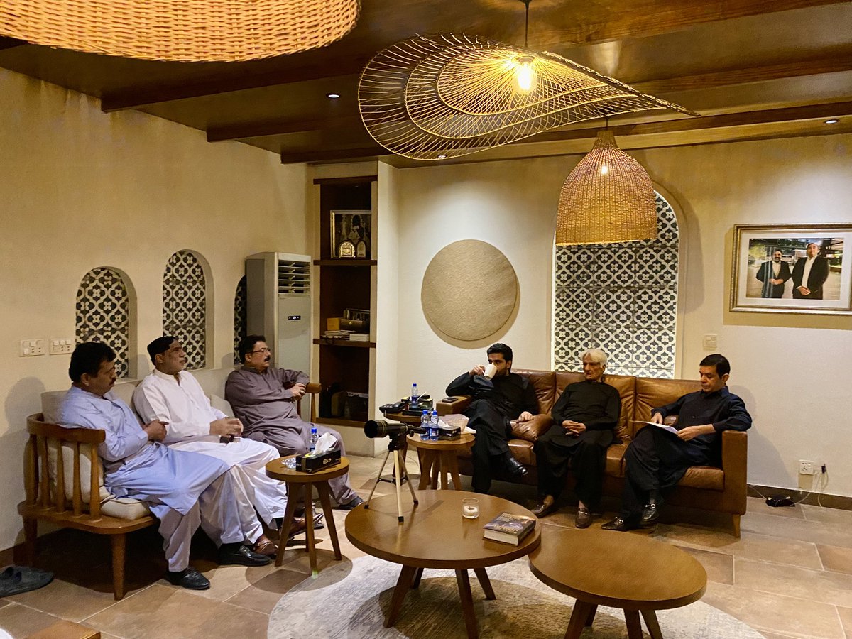 NaumanIShaikh's tweet photo. چیئرمین ڈسٹرکٹ کونسل سکھر سید کمیل حیدر شاہ سے قصرِ ناصر، روہڑی ہاؤس میں ملاقات کی۔ اس موقع پر، عوامی مسائل اور ترقیاتی منصوبوں سے متعلق تبادلۂ خیال کیا۔ https://t.co/redrWNt5IG