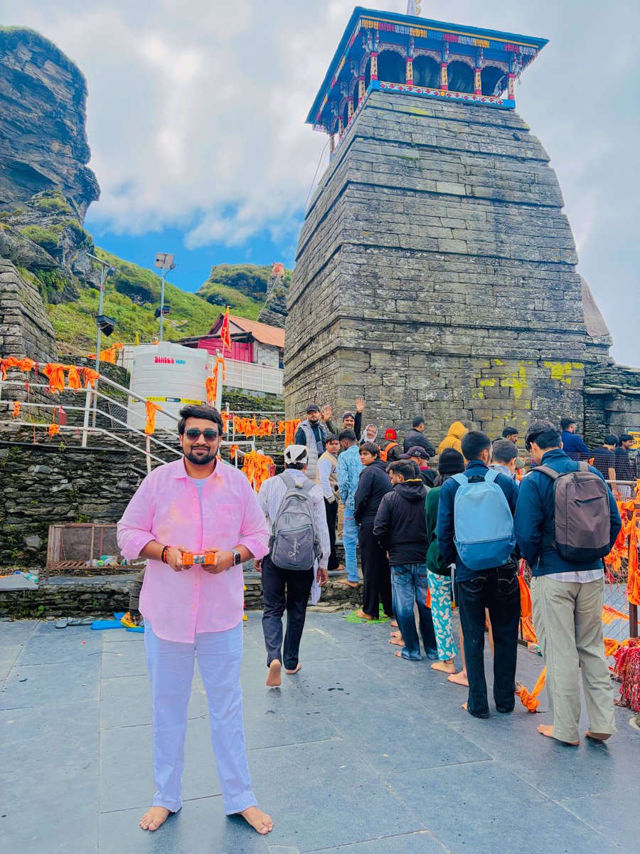 iSamarthS's tweet photo. At 12,073 feet, standing at the highest Shiva temple in the world. Har Har Mahadev! 🏔️🔱 Jai Tungnath

#Tungnath #Kedarnath #Uttarakhand #Chopta #Chandrashila https://t.co/1jDtgzt6NH