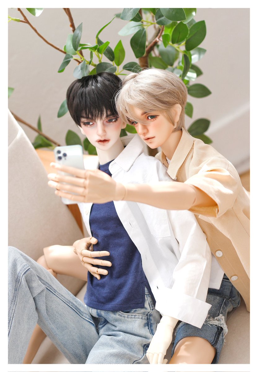 lovesome0810's tweet photo. 같이 사진 찍자고 하는 햇살 댕댕이와🐕
사진 찍는게 어색하고 싫은 그의 음기 남친🐈‍⬛ https://t.co/25IP8HkVet