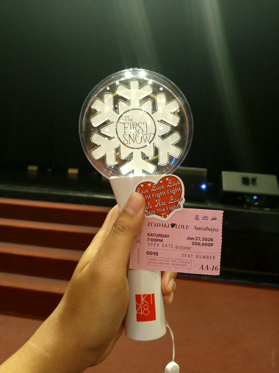 bayuajii12's tweet photo. Terima kasih ya cathy untuk Theater Sementara Surabaya. Love sekebon deh buat kamu, semangat untuk Theater Sementara Jogjanya yaa 🥰🩷 @N_CathyJKT48 https://t.co/RDpzBLunrO