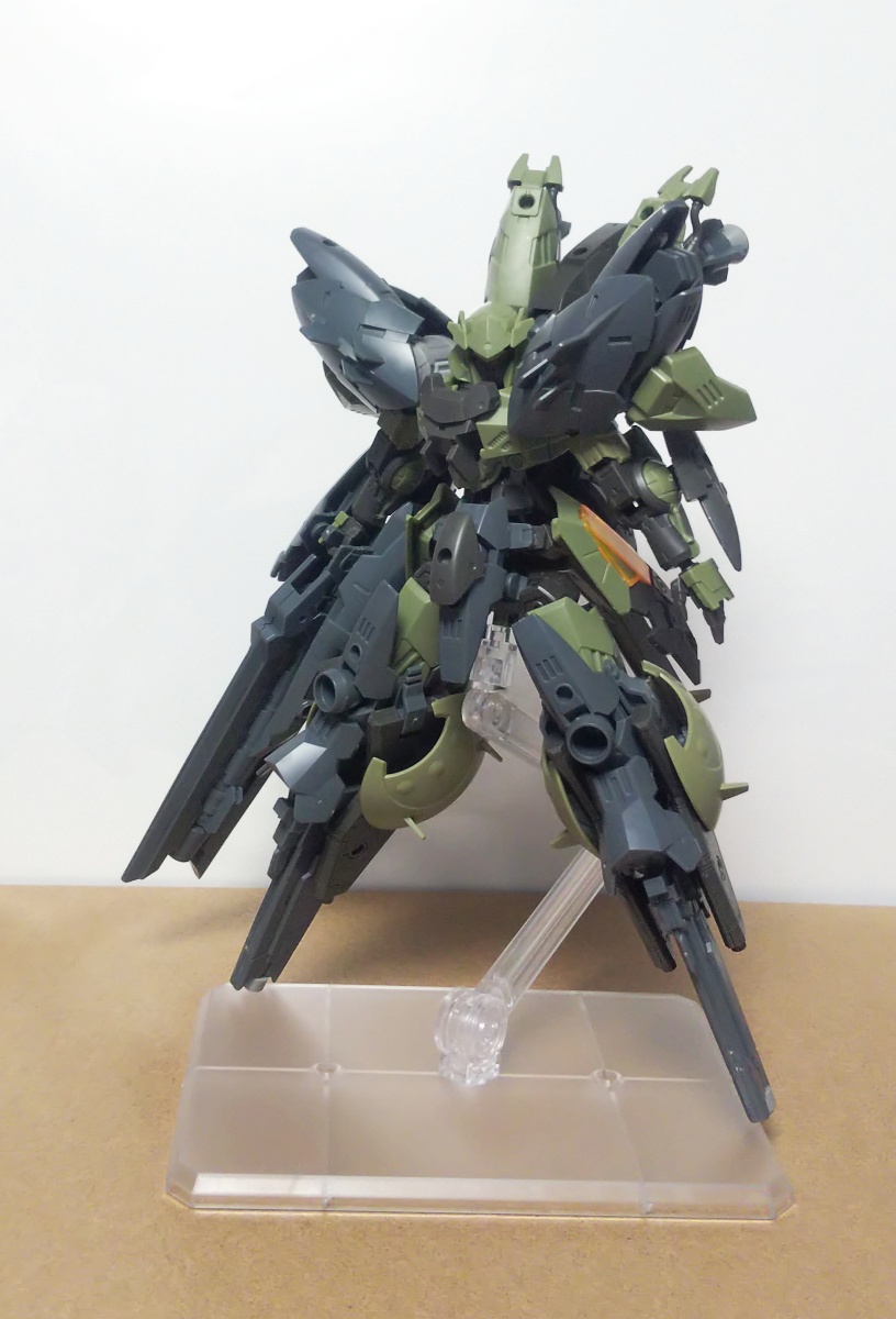 Shirley_sumeshi's tweet photo. ノヴァルヴ・アルヴァ
高機動戦闘特化仕様のノヴァルヴ
本来は宇宙用であるため大気圏内での運用時間は長くない
高火力のスマッシャーライフルは打撃武器としても使用可能

#30MMCM2026
#30MMBF https://t.co/0L7ysy5Kr2