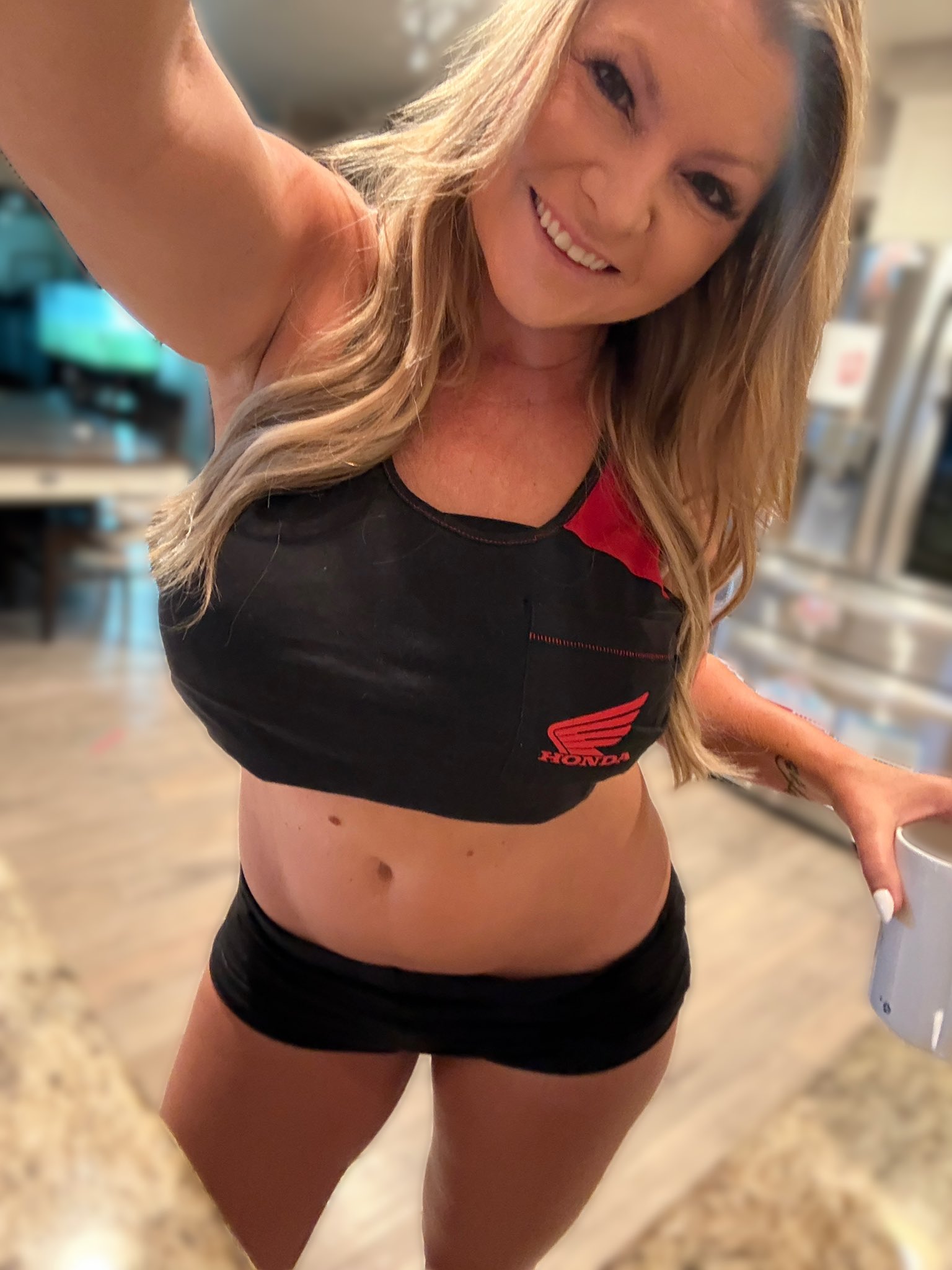 Looking For some cream 💦 for my coffee ☕️ this morning 😈 https://t.co/uxQ8TOiQHS