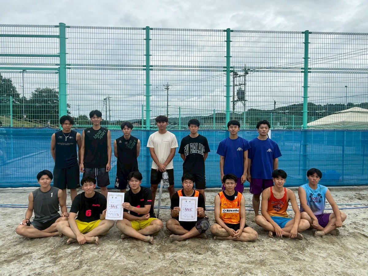 Unby_Beach's tweet photo. ビーチバレージャパン・ジャパンレディース・ジュニア・マドンナ
〜山梨県予選会〜
本日は悪天候の中でしたが、予選会を開催しました🌧️多くのチームにご参加いただいき追い込みでの試合となりましたが、皆さまのご協力で無事試合を進めることができました🙇‍♀️優勝ペアは本戦で頑張ってください！٩( ᐛ )و https://t.co/oWJZGVOIuc
