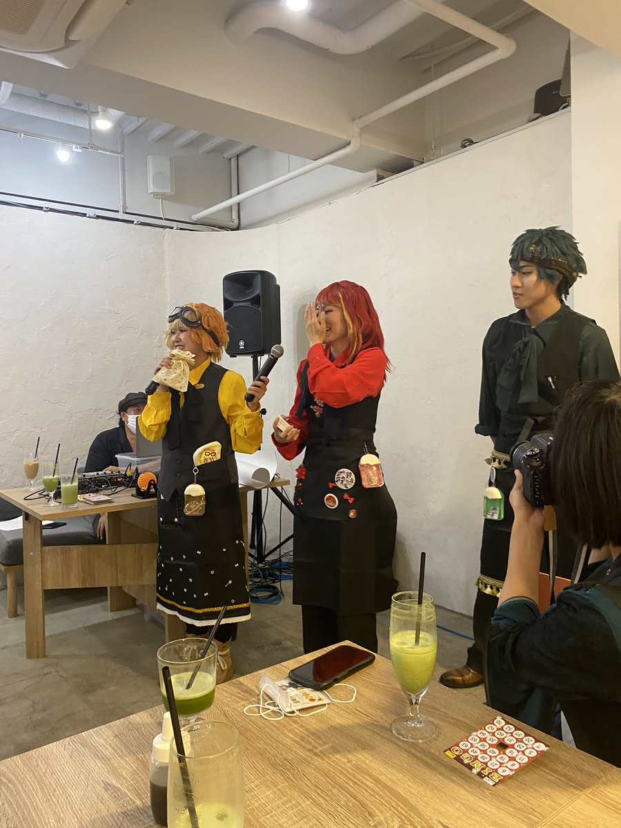 you1baystars's tweet photo. #金ペテ
#encafe
今日も金ペテオフ会
en cafe
ウェイター姿でお出迎え https://t.co/lRLKsl45jM