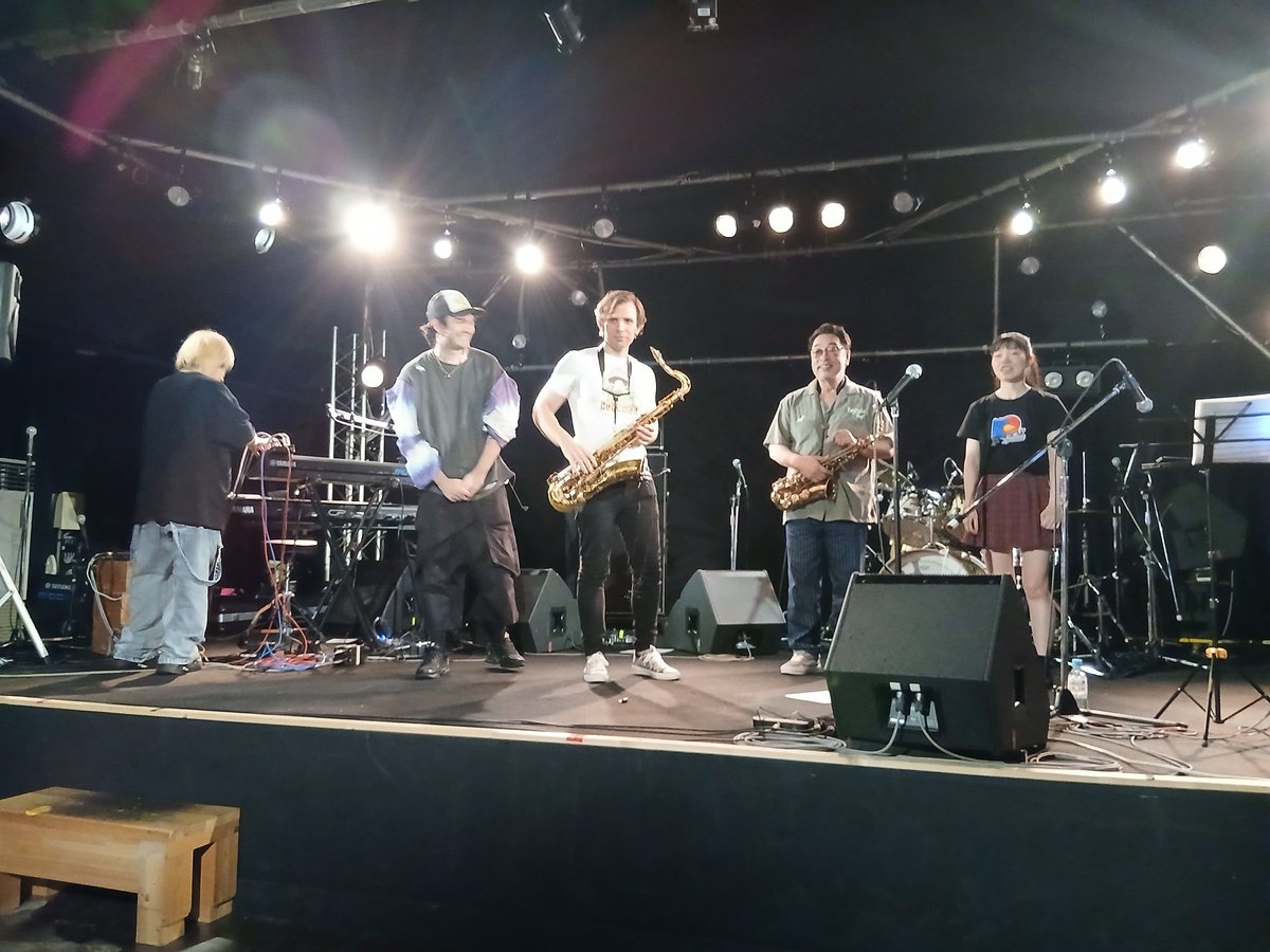 YamagataJunji's tweet photo. #SLAK LIVE並びに第45回神楽岡会終了。
４人の超絶プレイに圧倒されたあとは、友人と二人でバカ騒ぎ。
たくさん動画撮ったから、これからしばらく楽しめるぞぅ🎵
#旭川カジノドライブ
#サイゼリア
#来週は砂川でエリックさん❗ https://t.co/5jbqE512fn