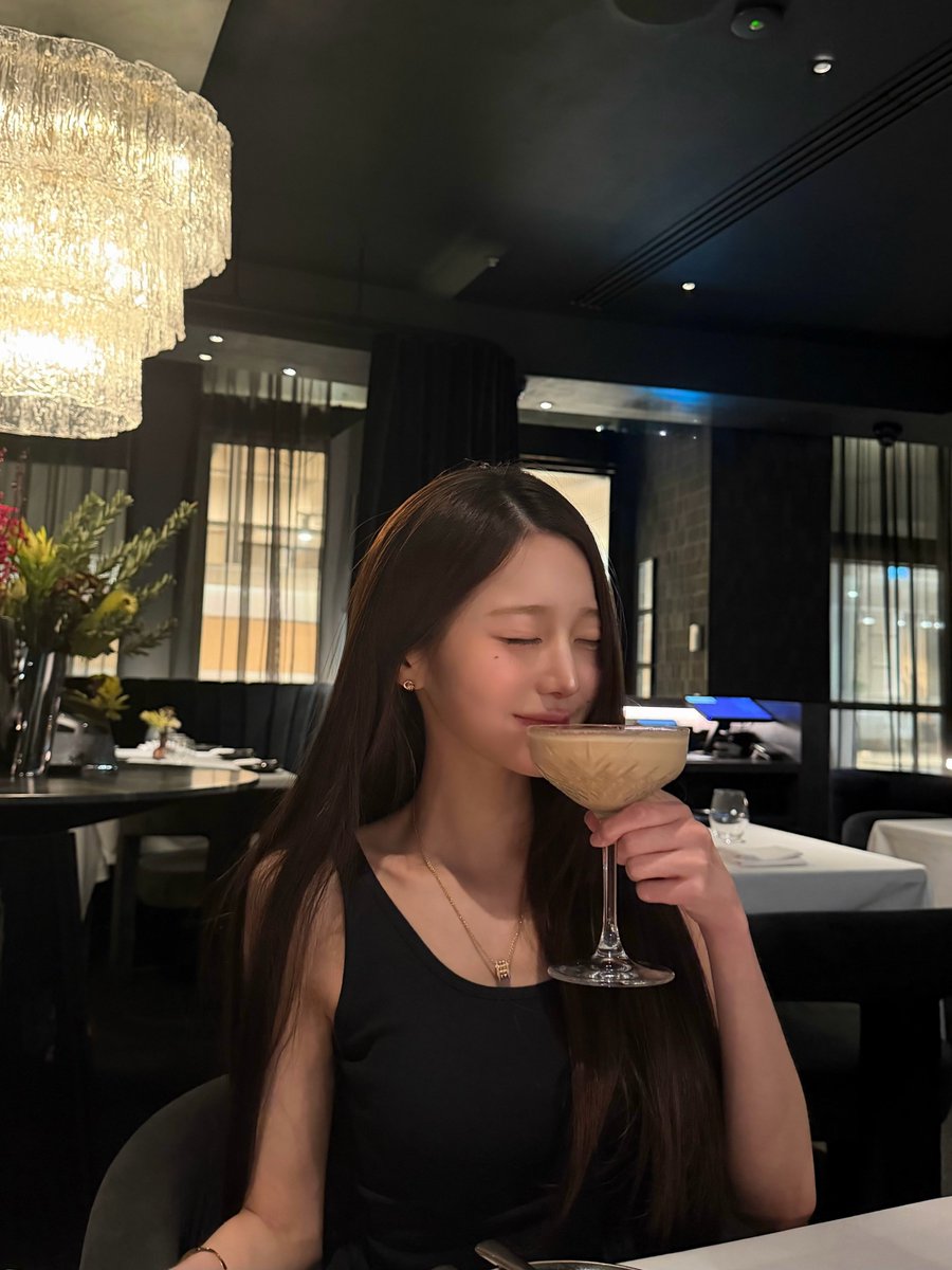 luvwy04's tweet photo. 얼굴 ㅈㄴ 아기라 손에 든거 구라같다 https://t.co/FFCC06Ine0