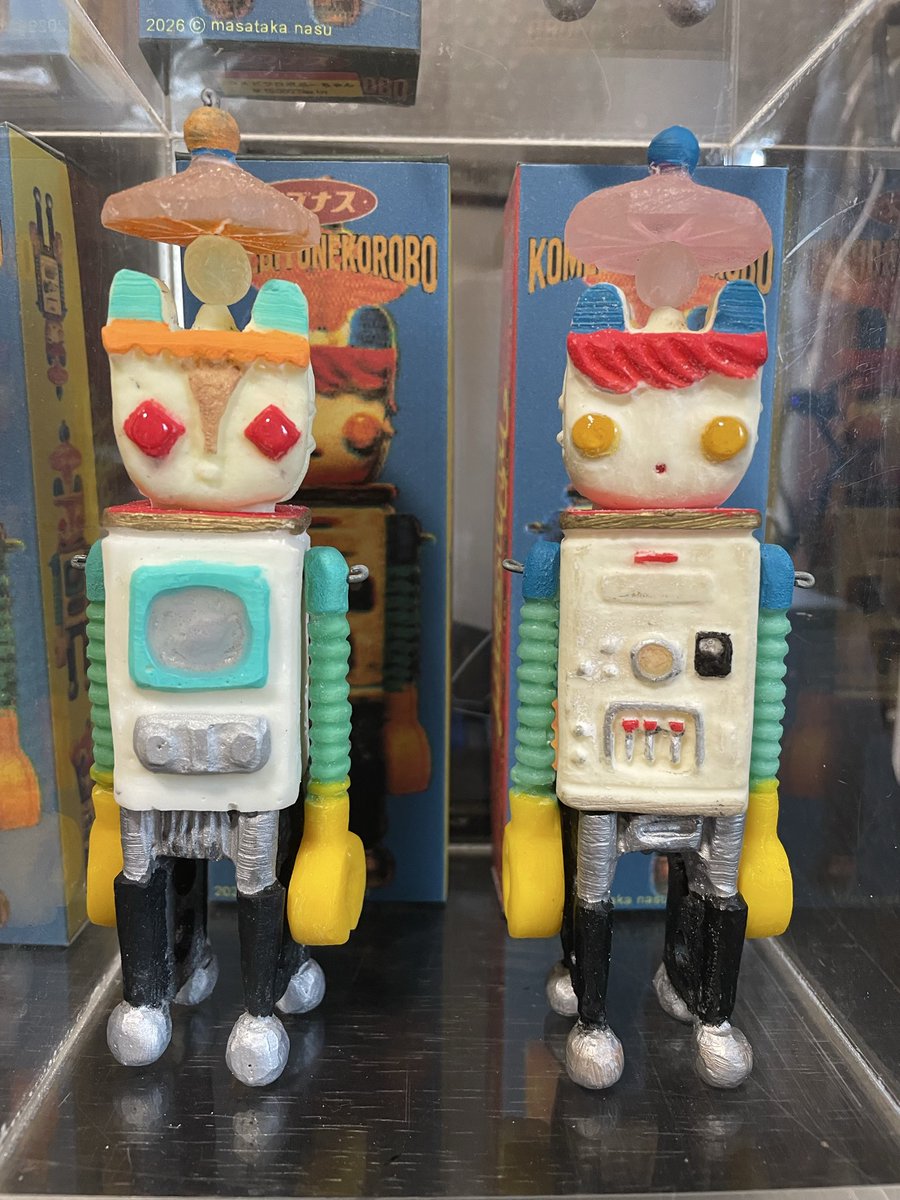 macontya's tweet photo. 平塚のギャラリーオケラハウスにコメビツぷーちゃんロボが出動中です。コメビツぷーちゃんロボは箱付きで5体販売いたします。
#ナスマサタカ
#オケラハウス https://t.co/txOb4ABZyb