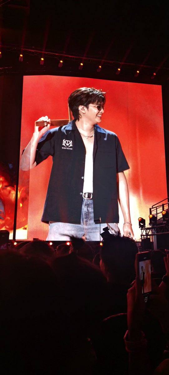 plawebcontent's tweet photo. ตีกี่โมง
#CLUB30CONCERT 
#CLUB30CONCERT_DAY2
#JeffSatur https://t.co/FQo5akLO9s