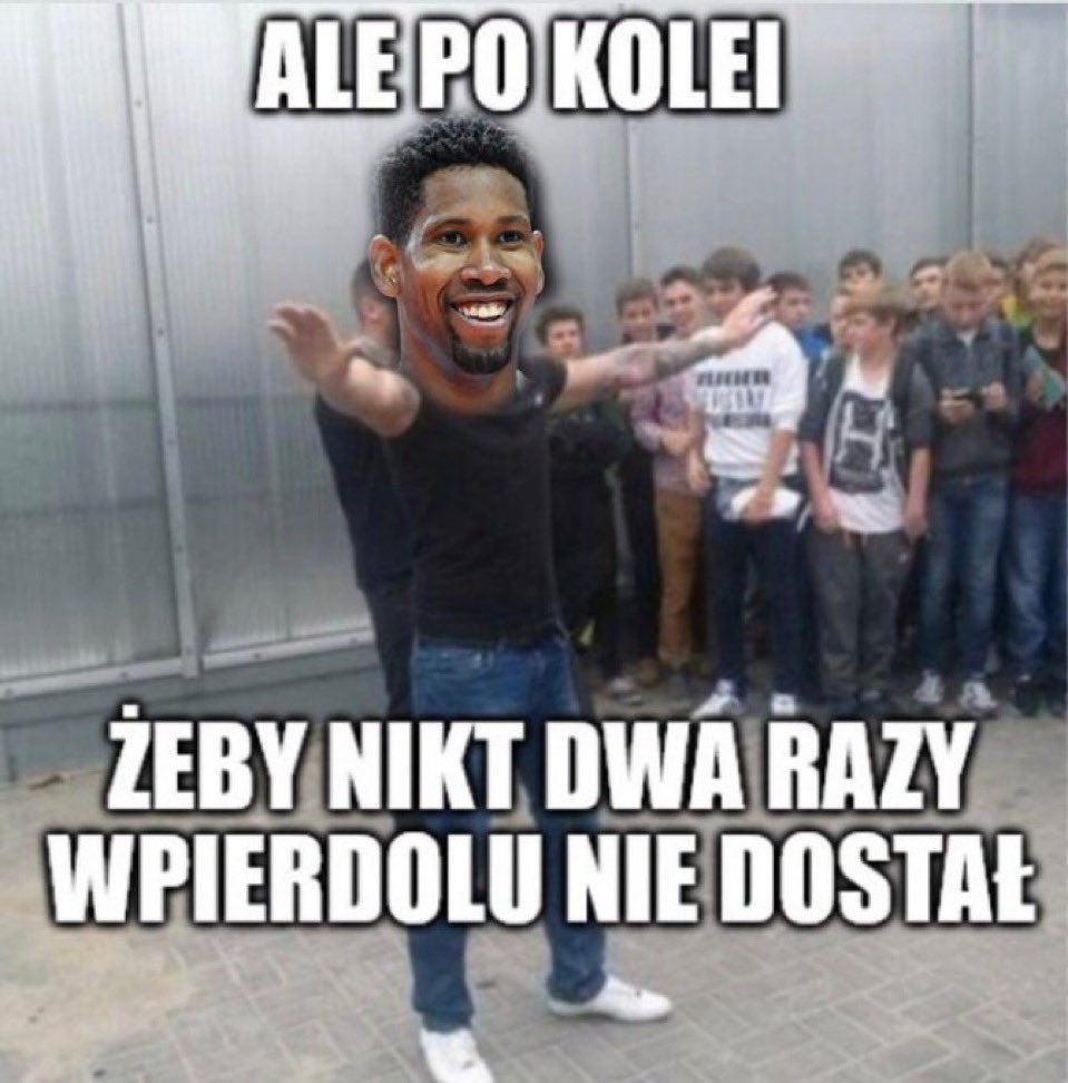 Iouehjoy's tweet photo. Leon wybiera tryb przemocy i przede wszystkim zna najlepiej rozkład jazdy na dzisiaj #gangłysego https://t.co/5iCyM9xwlu