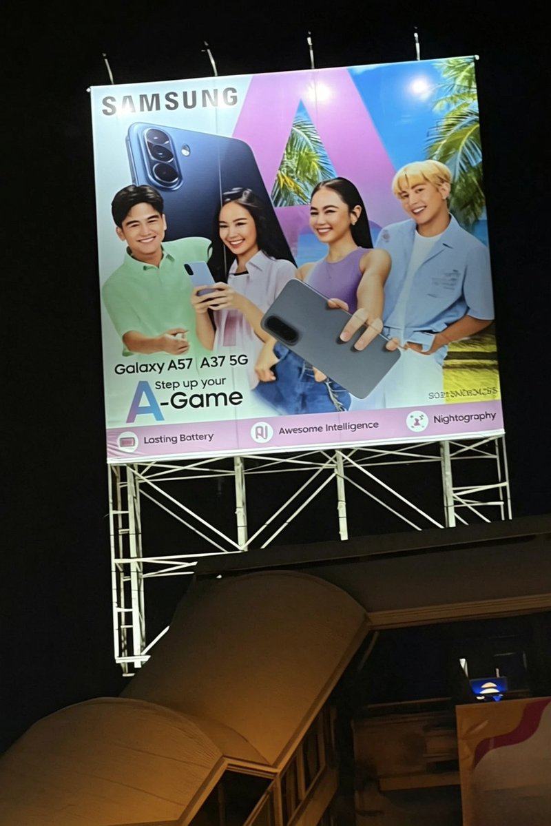 capofriceee's tweet photo. ongoing ang @SamsungPH advertisement with Galaxy A-Team 🩷 from billboards, bus stops, and tarpaulin :))

spot our dream girl caprice na at baka nasa edsa na din siya #CapriceCayetano https://t.co/vPHjbLWYy0