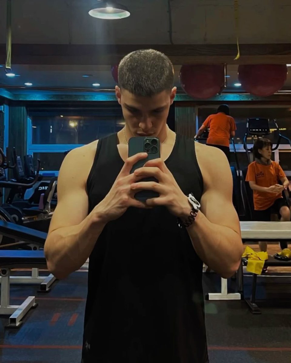 vsfjere's tweet photo. @campumbra ⠀⠀⠀⠀⠀⠀ *   ᝰ⠀⠀.⠀⠀ ݁ ⠀ 🍋 ⠀ ༝ ⠀⠀ 

ᝰ  timóteo soares de lima .

ᝰ  𝒊dade : 22 anos
ᝰ  𝒄urso : educação física
ᝰ  𝒄abana : lua https://t.co/xJfDTR9kJn