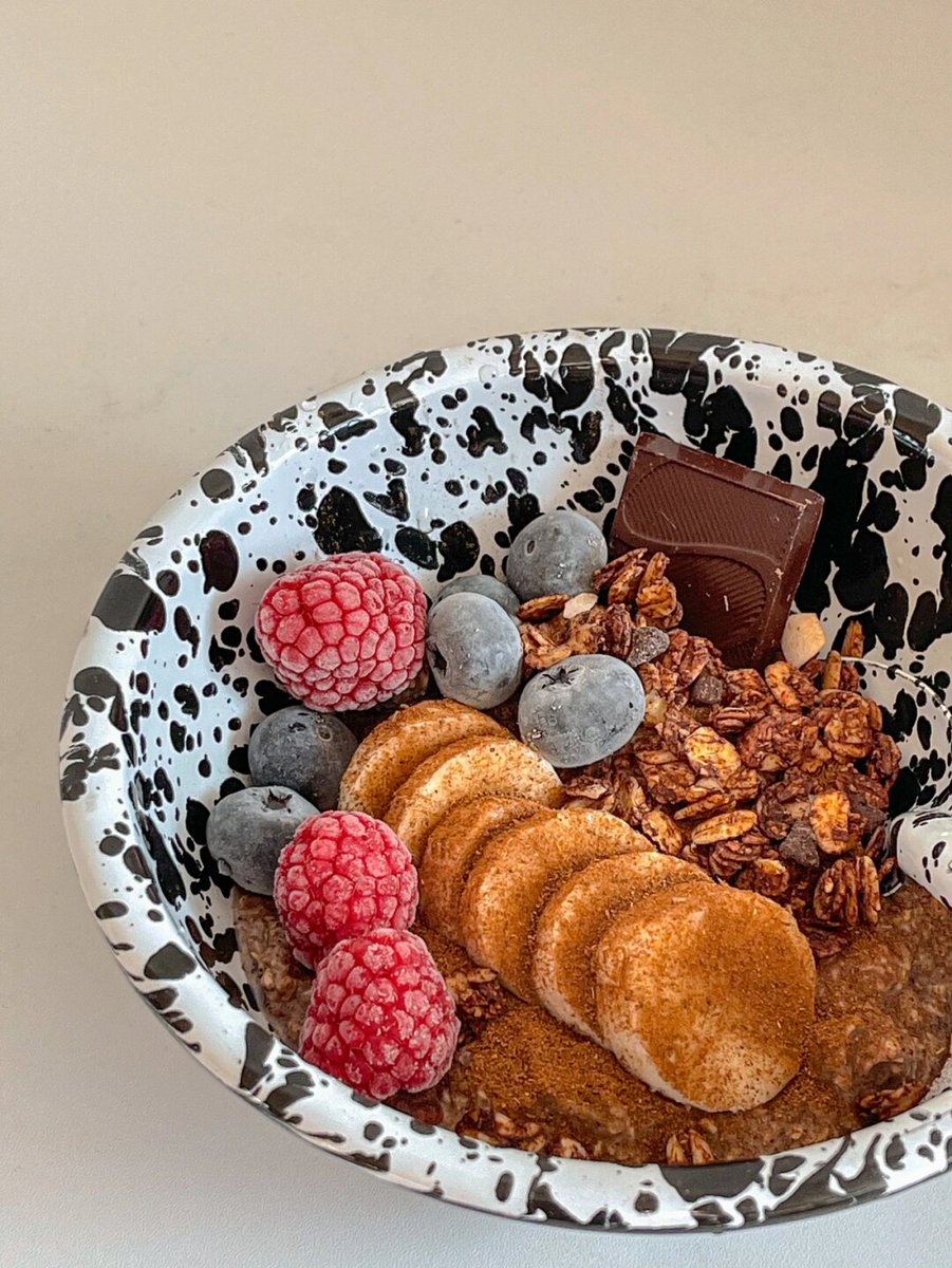 Askarovich2's tweet photo. Creamy iced oat latte hack: Add 1 tsp cinnamon syrup u0026 a dash of vanilla extract to cold brew, stir well for 2 mins. Smooth, cozy u0026 ready in 3 mins! Perfect morning pick-me-up https://t.co/FQ3Rk5vAFP