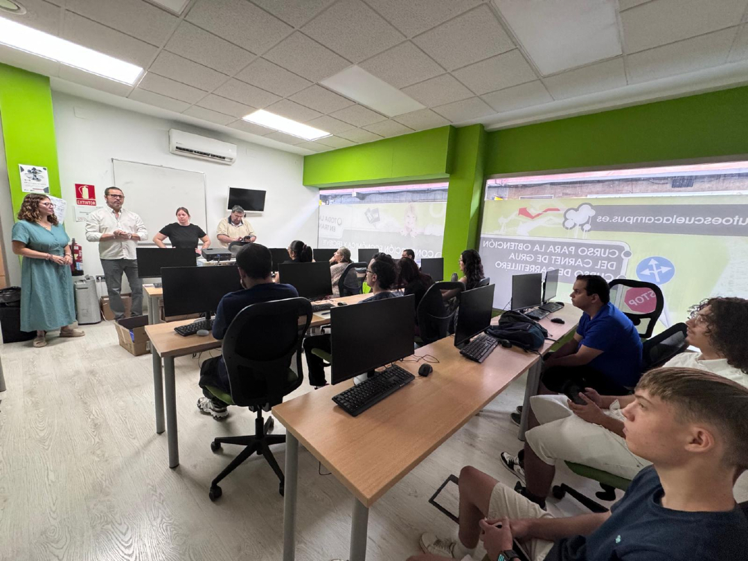 cenforade_'s tweet photo. 🚀 El martes dimos comienzo a la II Edición del curso "Actividades Auxiliares de Almacén" dentro del programa Reactiva Ciudad Real.

Una formación diseñada estratégicamente para mejorar la empleabilidad y activar el talento de las personas demandantes de empleo. 💼✨ https://t.co/Lx5uAlcH3z