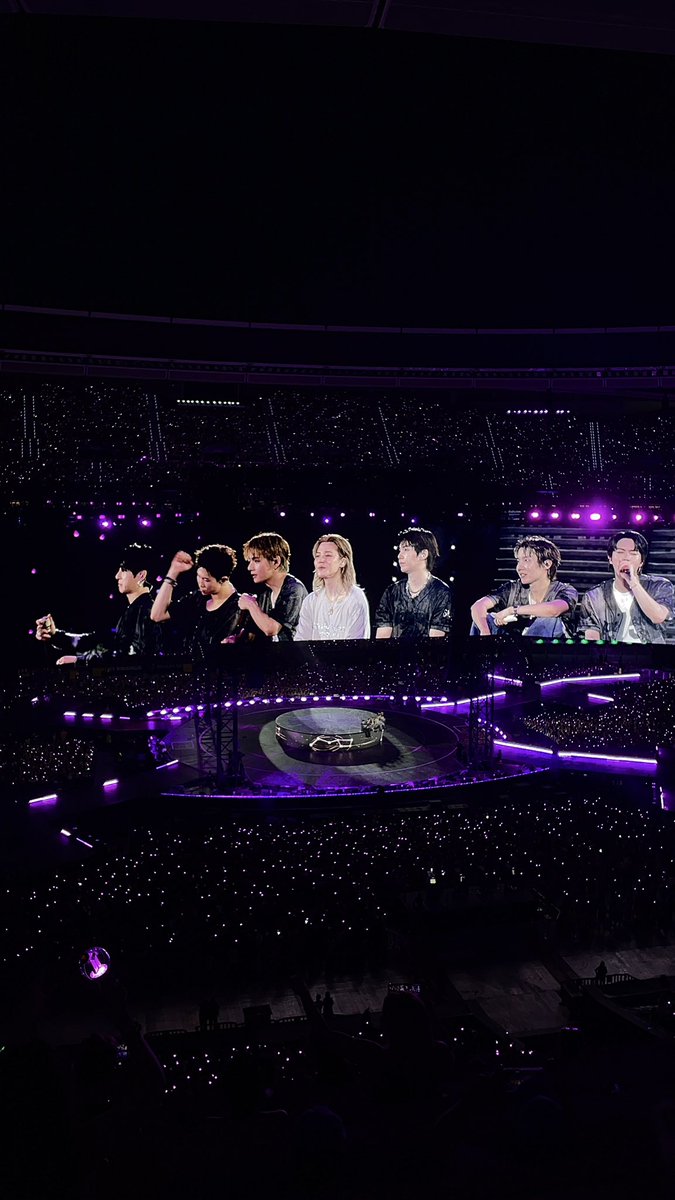 yoongislab7's tweet photo. the best days of my life, see u next time, you make me the happiest. 
보라해💜    @BTS_twt 
Let's stay young forever, together. 
101018 💜                        020619 💜
260626 💜                      270626 💜
#London #Madrid #BTS https://t.co/228wZSyxrk