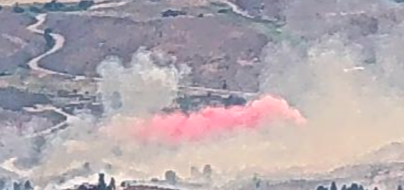 Wa_fire_watch's tweet photo. #HamiltonFire Andddd here is the retardant!!! 😲#wawx https://t.co/A1G2DaYyln