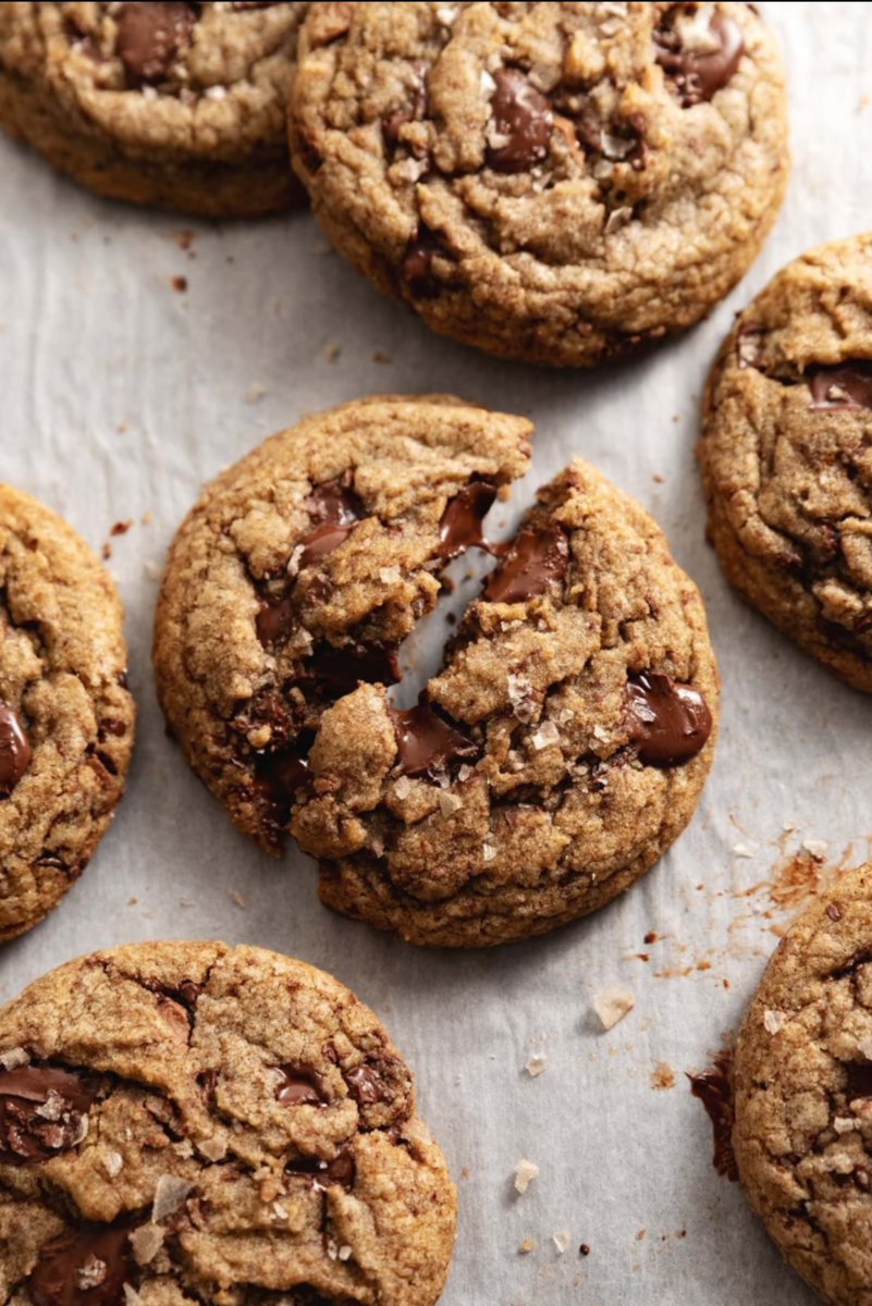 feerrnanditto's tweet photo. Just spent the whole afternoon baking chocolate chip cookies with my two tiny helpers—flour everywhere, but the smiles are sweeter than the treats. Best weekend investment ever. https://t.co/fcZoWFwm4P