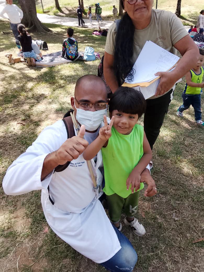 YamileRamosCord's tweet photo. #FuerzaVenezuela ahí están los médicos cubanos acompañando en este momento de tanto dolor.  Estamos junto a ustedes. Desde #Cuba #PinardelRío https://t.co/hIA6GXlsQT