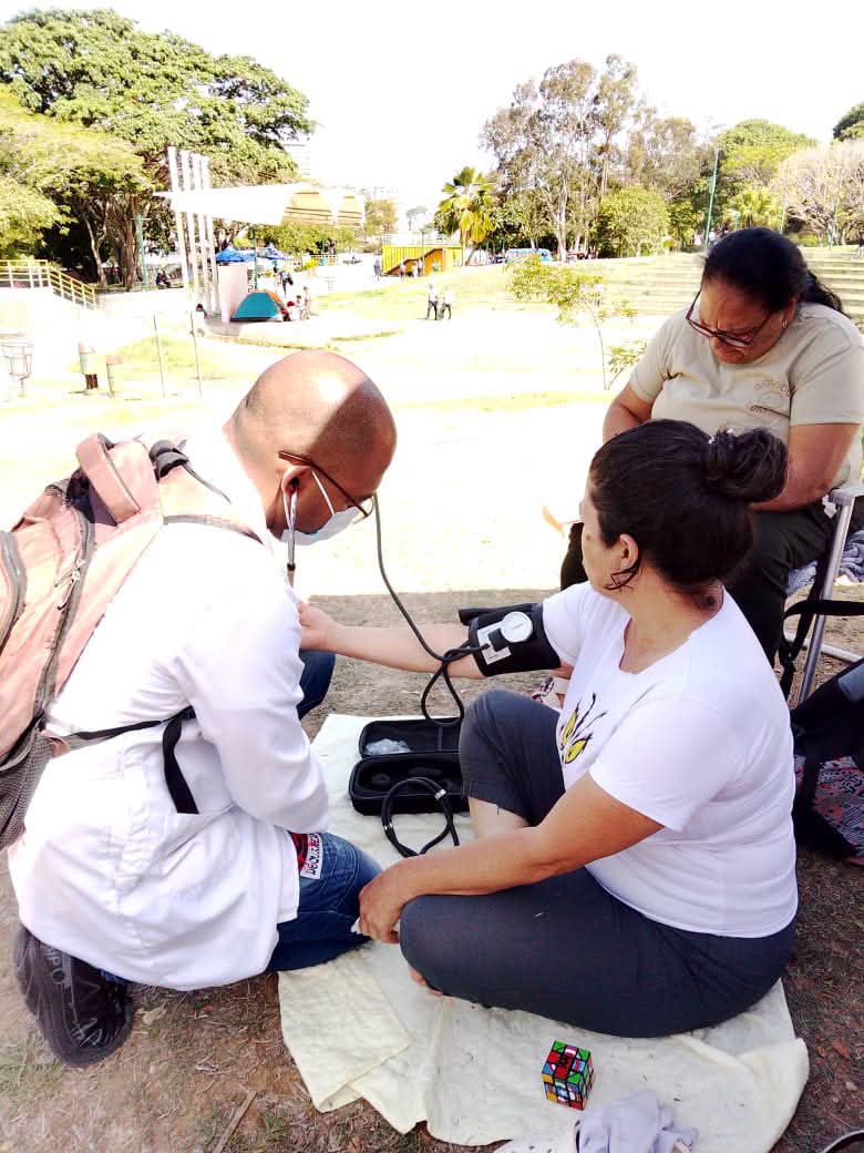 YamileRamosCord's tweet photo. #FuerzaVenezuela ahí están los médicos cubanos acompañando en este momento de tanto dolor.  Estamos junto a ustedes. Desde #Cuba #PinardelRío https://t.co/hIA6GXlsQT