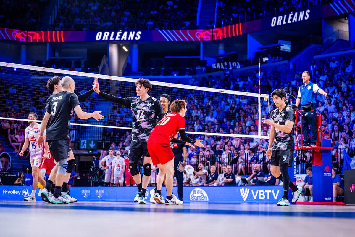 vking_jp's tweet photo. ＼まさに激闘🔥／

バレーボール男子日本代表がフルセット勝利を挙げ、VNL開幕8連勝✨

🇯🇵日本代表 3-2 フランス代表🇫🇷

第1セット 28-30
第2セット 19-25
第3セット 25-17
第4セット 35-33
第5セット 15-12

https://t.co/y1JqiCiV3v

📸Volleyball World https://t.co/Bhe7PENdSu