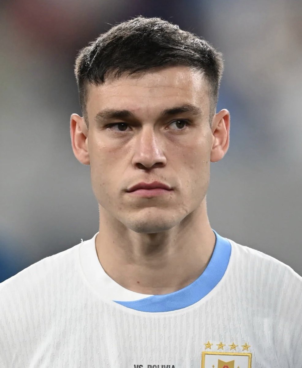 UtdXclusive's tweet photo. 🚨 NEW: Although the extent of the injury Ugarte suffered in Uruguay’s 1-0 defeat to Spain – which eliminated Marcelo Bielsa’s side at the group stage – is still unknown, the possibility of lengthy rehab has cast doubt over the prospect of him being sold this summer.

In that case, it is unlikely to impact United’s ability to pay for both Ederson and Fernandes. However, the club were hoping to strengthen the squad by adding a third midfielder if there is room in the budget, and that was largely dependent on any money they could recoup for Ugarte.

[@ChrisWheelerDM]