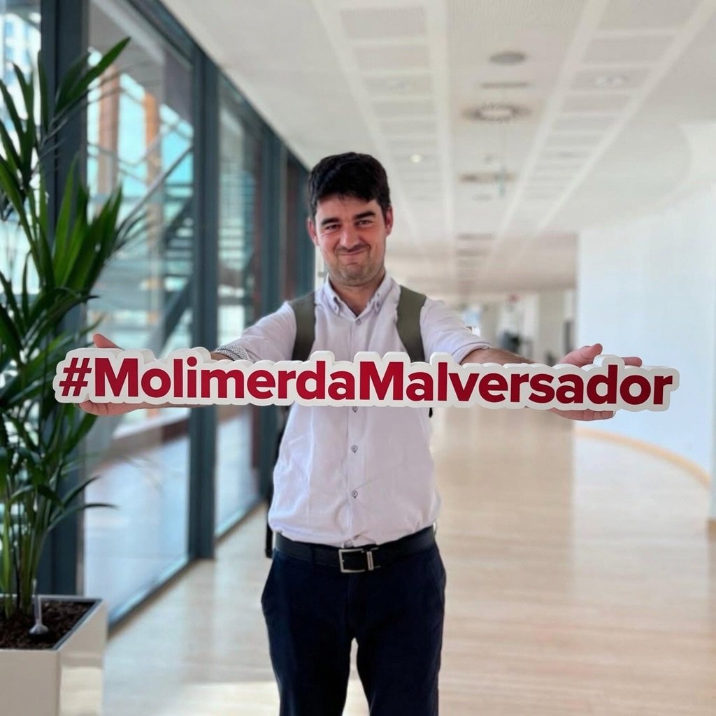 meritxellbrown's tweet photo. Aprofito l'habitual hype dels diumenges, per recordar que l'alcalde d'ERC d'Altafulla, JORDI MOLINERA I POBLET, es va gastar diners públics contractant detectius per identificar veïns crítics amb la seva gestió i que aviat serà jutjat per malversació i suborn.

Gràcies. https://t.co/xkWPCRmVat