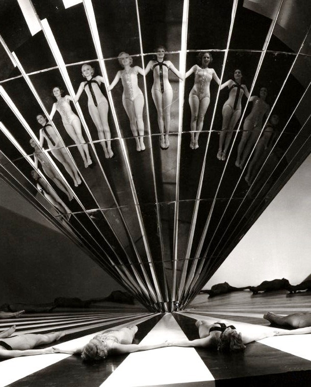 Suzanne08253534's tweet photo. Chorus girls in Dancing Lady (1933, dir. Robert Z. Leonard) Photo by Ted Allan https://t.co/PcMmEf8LFl