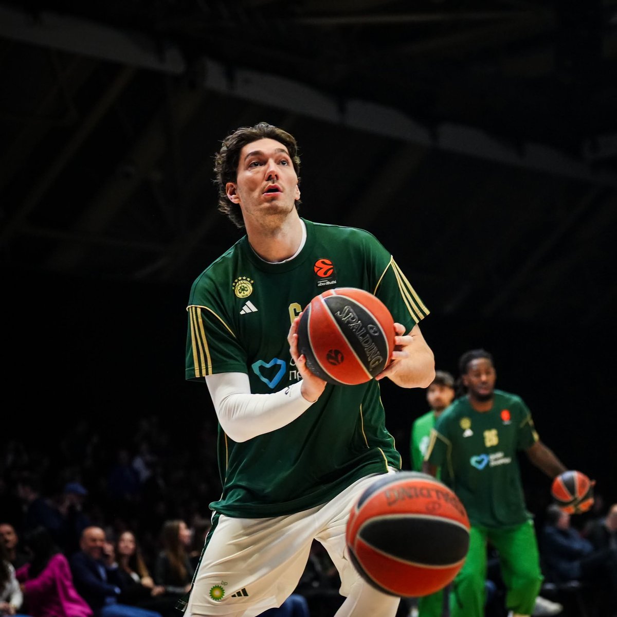 NobleBball's tweet photo. 👀 Cedi Osman, EuroLeague temsilcilerimiz Anadolu Efes ve Fenerbahçe Beko'nun yanı sıra, BKT EuroCup temsilcimiz Bahçeşehir Koleji ile de görüşüyor. (@yagosabuncuoglu)

💸 Yıldız isim, Bahçeşehir'den 3 yıl için toplam çift haneli bir ücret istedi. https://t.co/iirMxAdYJ0