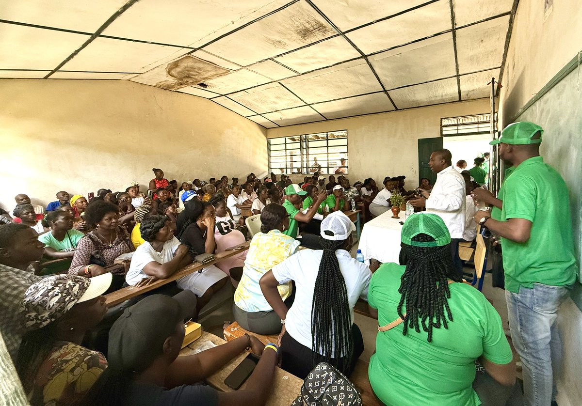 claudejoseph03's tweet photo. À Limbé, ce dimanche 28 juin, j’ai rencontré un groupe de femmes engagées, prêtes à contribuer à la construction de cette Haïti que nous appelons de nos vœux, une Haïti à la hauteur de sa glorieuse histoire.

Nous avons échangé sur les nombreux défis auxquels la commune de Limbé est confrontée, notamment la situation socio-économique des femmes. Les participantes ont également exprimé leur détermination à renforcer la présence et la visibilité du Parti EDE dans la commune.