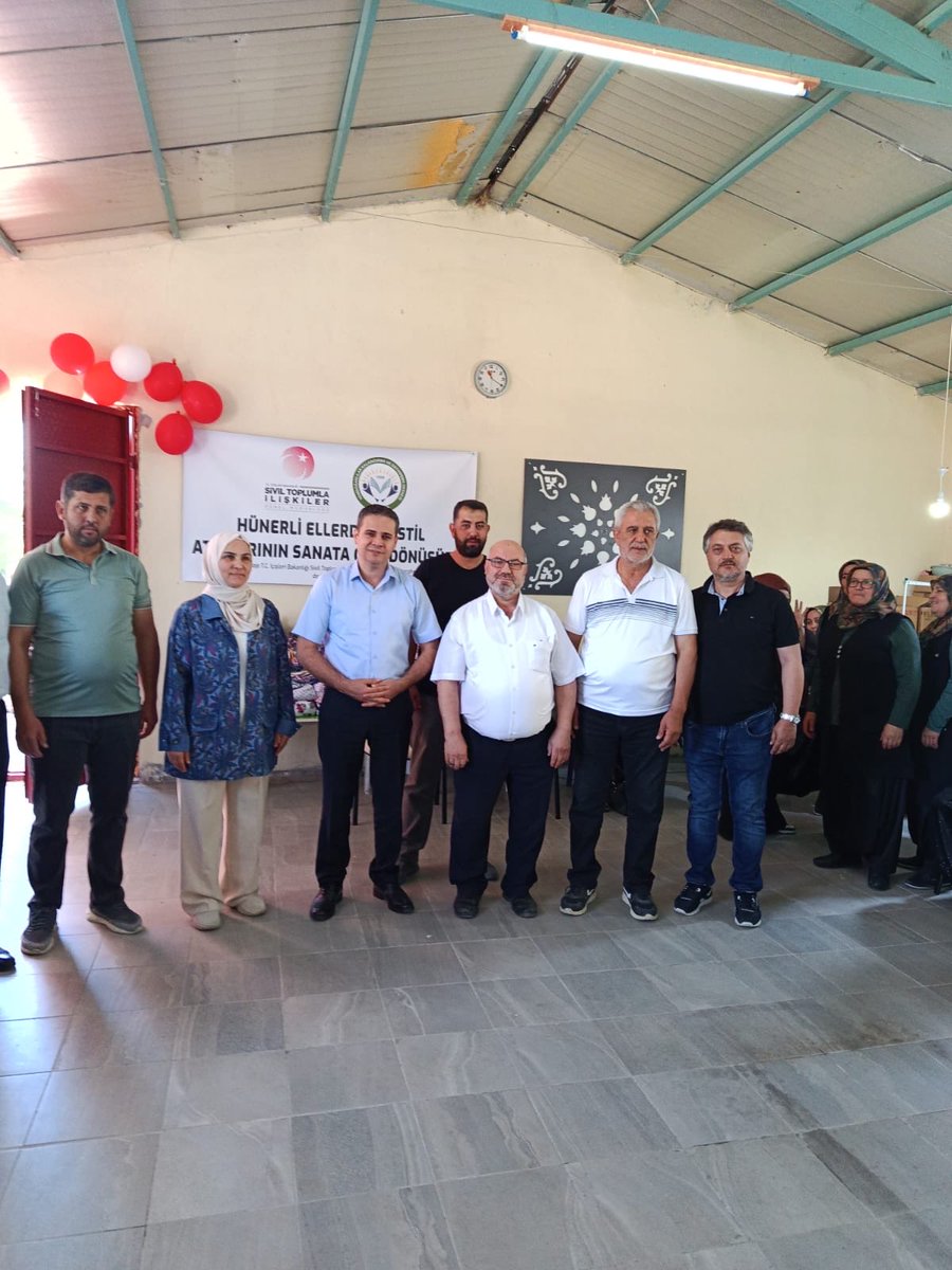 emineilyas1's tweet photo. T.C. İçişleri Bakanlığı Sivil Toplumla İlişkiler Genel Müdürlüğü desteğiyle yürüttüğümüz “Hünerli Ellerde Tekstil Atıklarının Sanata Geri Dönüşümü” projesi, YENDER iş birliğiyle tamamlandı.  sertifika almaya hak kazanan kadınlar 30 Haziran itibarıyla üretim sürecine başlayacak. https://t.co/8VADtQiMaA