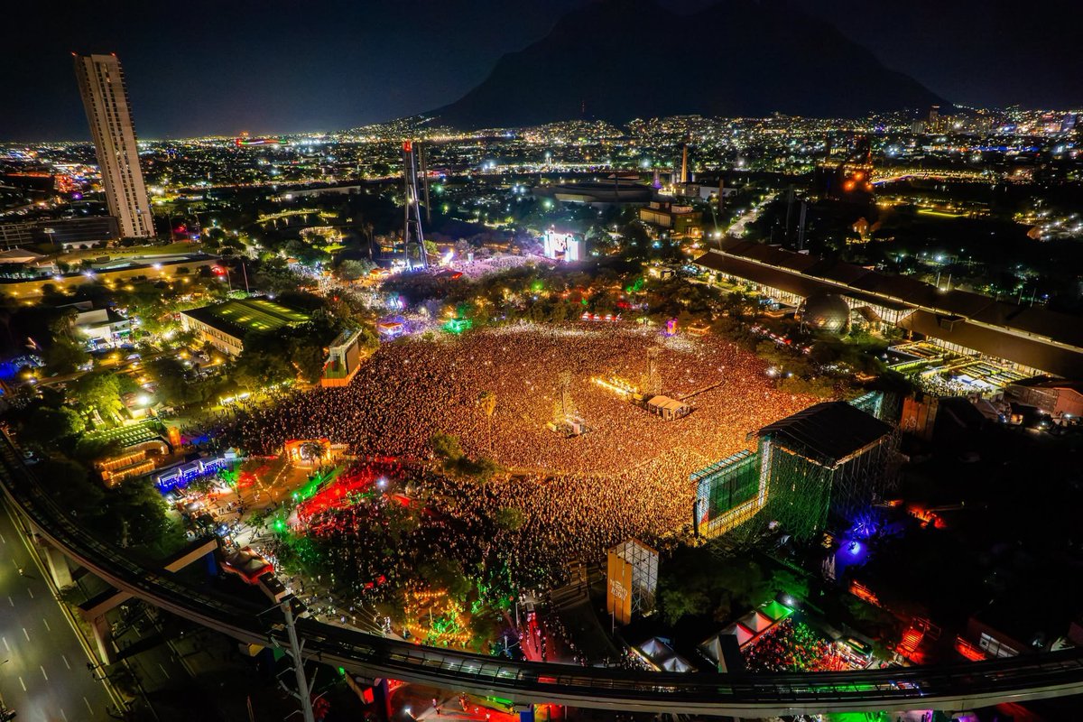 TouchlineX's tweet photo. 🚨🇳🇱 𝗡𝗘𝗪: To celebrate the World Cup, Monterrey’s Fan Fest in Mexico will have a special Oranje-themed event today ahead of the Netherlands’ Round of 32 clash against Morocco on Monday in Monterrey, Mexico... The event will include:

• A FREE concert by Spanish singer Enrique Iglesias
• FREE BEER during the event
• Two additional FREE live concerts
• A special show by the Oranje Fan Team, supporting the Dutch national team
• More than 120K fans are expected to attend the Fan Fest today

Monterrey, Mexico, is going ORANGE before Netherlands vs. Morocco. 🇲🇽🇳🇱🔥