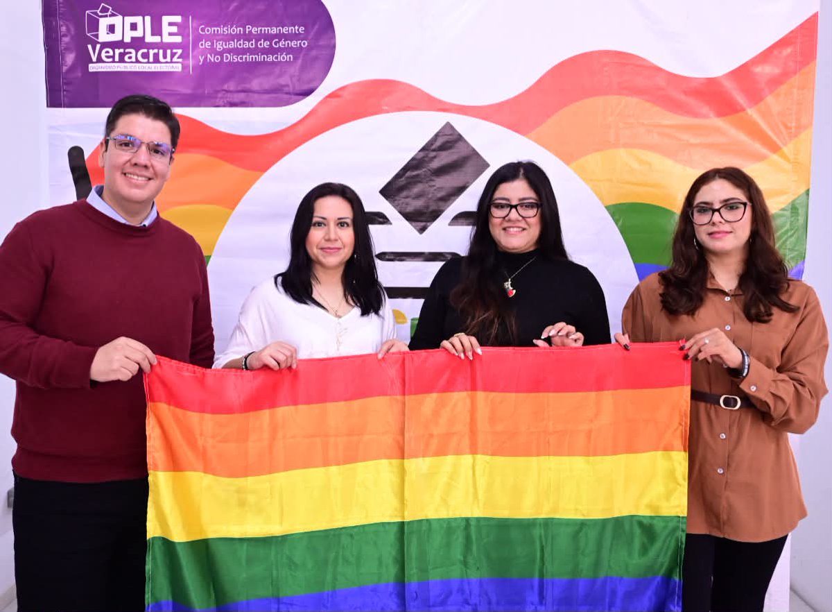 ople_Ver's tweet photo. Con la campaña #OrgulloTambiénEsVotar 🗳️, impulsada por la Comisión Permanente de Igualdad de Género y No Discriminación, nuestras áreas reafirman el compromiso con una #Democracia360º.
🧵 https://t.co/ThQmC1Gxzw