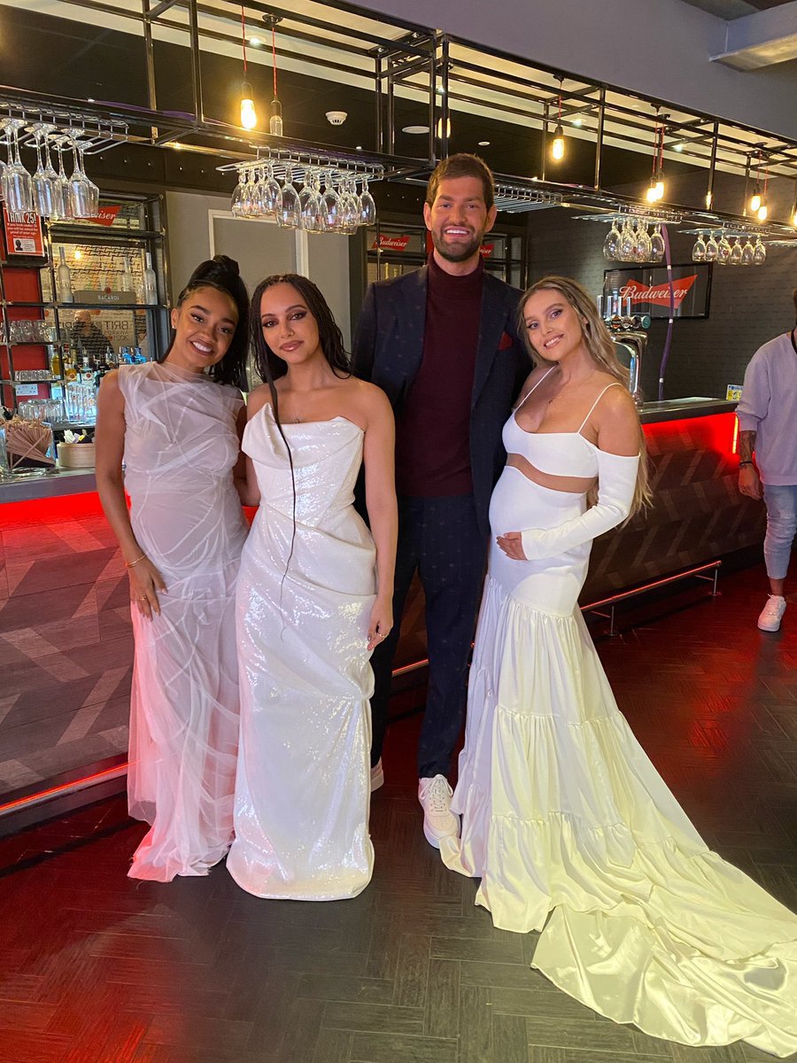 JADEtearoom's tweet photo. Perrie reveals that Little Mix were partially put in a group with each other on The X Factor because they’re all the same height https://t.co/WBKS8EFSY2