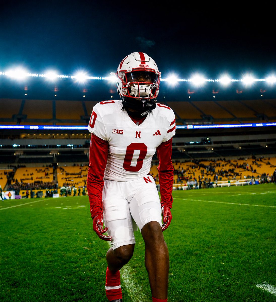 PA_TodaySports's tweet photo. Which uniform looks best on 4⭐️ WR Khalil Taylor? He is set to commit on Monday, July 6th. He is ranked as the #1 WR in PA. 

Final 6 schools include: Penn State, Nebraska, Ohio State, Georgia, Syracuse and Colorado. 

#WPIAL https://t.co/cyFDu0Ix9E