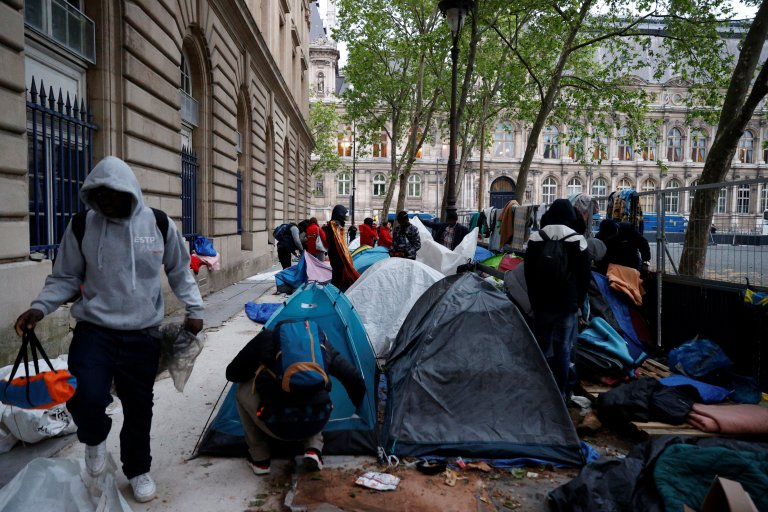MarioNawfal's tweet photo. 🇫🇷 Strong support for deportation in France:  

- 83% of French people support deporting foreign delinquents, criminals, and long-term unemployed
- 90% of 15-24 year olds are in favor
- Support is strong across groups: 78% in higher socioeconomic categories, 84% in lower, and 87% among the unemployed

The French have had enough of multiculturalism, which has brought them nothing but crime, insecurity, and the loss of their culture and traditions.

Source: CSA, Europe 1, CNews / Writer: Samuel