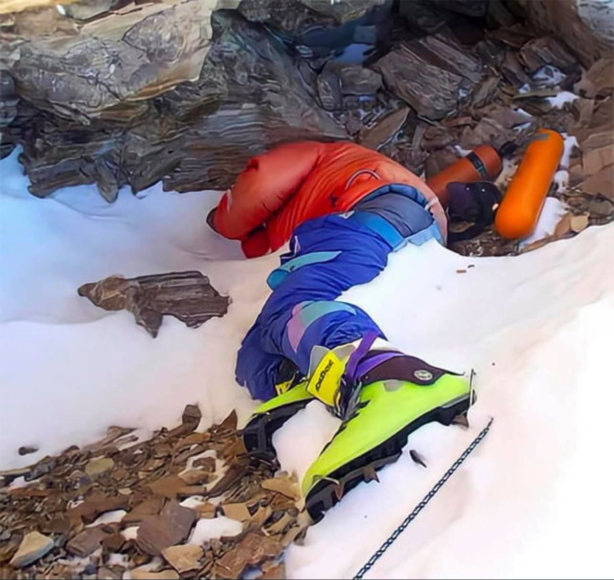 archeohistories's tweet photo. Mount Everest has been called the "cloud cemetery" because of the hundreds of bodies of climbers that remain on its slopes, often exposed to view over popular routes. Bodies are typically preserved by cold and dry conditions, and some have become landmarks, such as the well-known "Green Boots." While most bodies are hidden in crevices or under snow, their increasing numbers have become a difficult and tragic part of mountain climbing culture.

On May 10, 1996, Indian mountaineer Tsewang Paljor drew his final breath on the unforgiving slopes of Mount Everest. More than 300 climbers have perished in their quest to conquer the world’s highest peak, but Paljor became one of Everest’s most haunting landmarks.

His bright neon gear stood out sharply against the ice, earning him the name “Green Boots.” Caught in a brutal storm that also claimed the lives of seven fellow climbers, he never returned from the mountain.

Today, “Green Boots” still rests at 27,887 feet, in the notorious Death Zone, a chilling reminder of Everest’s deadly cost.

© Reddit 

#archaeohistories