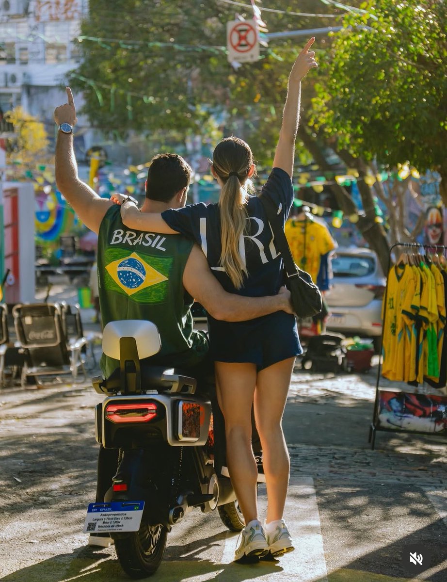 _linegdoli's tweet photo. Já tenho minhas favoritasss, ok?! ❤️

Agora o hexa já pode vir, porque esse casalzão é pé quente! 💙💚💛 https://t.co/bRsrE9Mngt