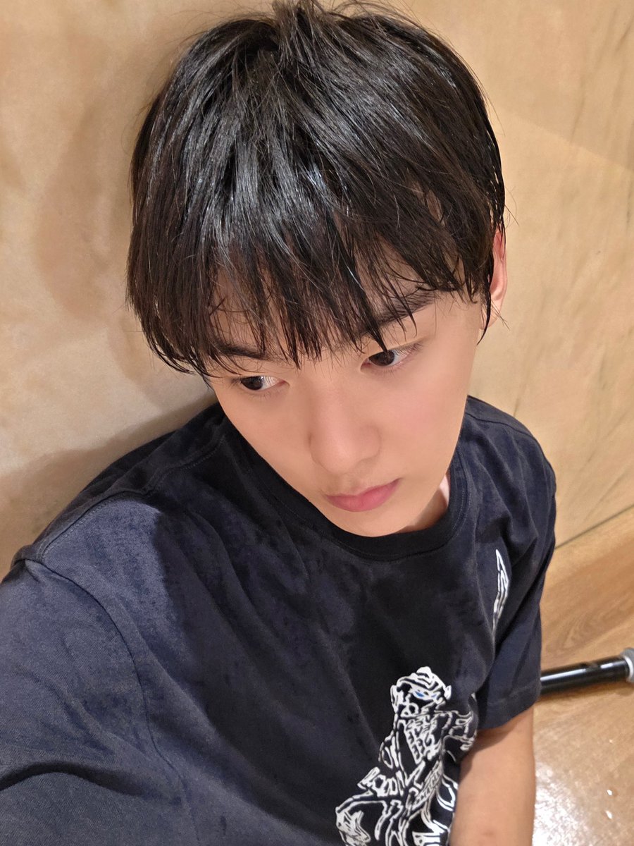 YOONSANHA_offcl's tweet photo. [💬]

로하~ 저는 팬콘 열심히 준비하고 있어요😊
만날 생각에 벌써 설레는데 팬콘까지 몸 관리 잘하고 만나자💜

#윤산하 #YOONSANHA https://t.co/pt3FaVZxhV