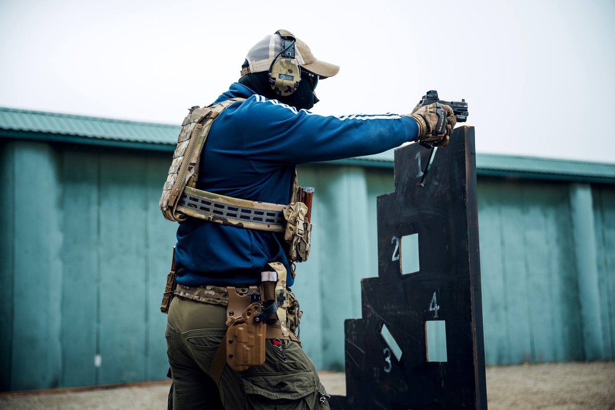 lovish_pandey06's tweet photo. 🇷🇺 Today's open competition shooting match in SSO training center in Gudermes in Chechenya.

#Russia #Russian #Russians #Today #Rosgvardia #Police #Security #Cops #Tactical #Training #Chechenya https://t.co/Vj0H38DAdZ