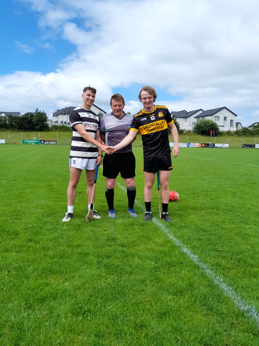 OliverPlunketts's tweet photo. Junior 
Hurling County
Championship 

Semi Final 

Referee &amp; Team Captains
St Oliver Plunketts 
v Castlemagner
played today
in Coachford.

@OfficialCorkGAA 
@carberygaa https://t.co/qOqWJQJNxB