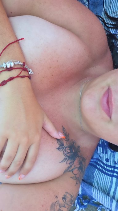 MelaniaSx 🔥🔞 - Holiii pasaba para dar envidia🤭🤭🤭 https://t.co/w2kXBi4g5X