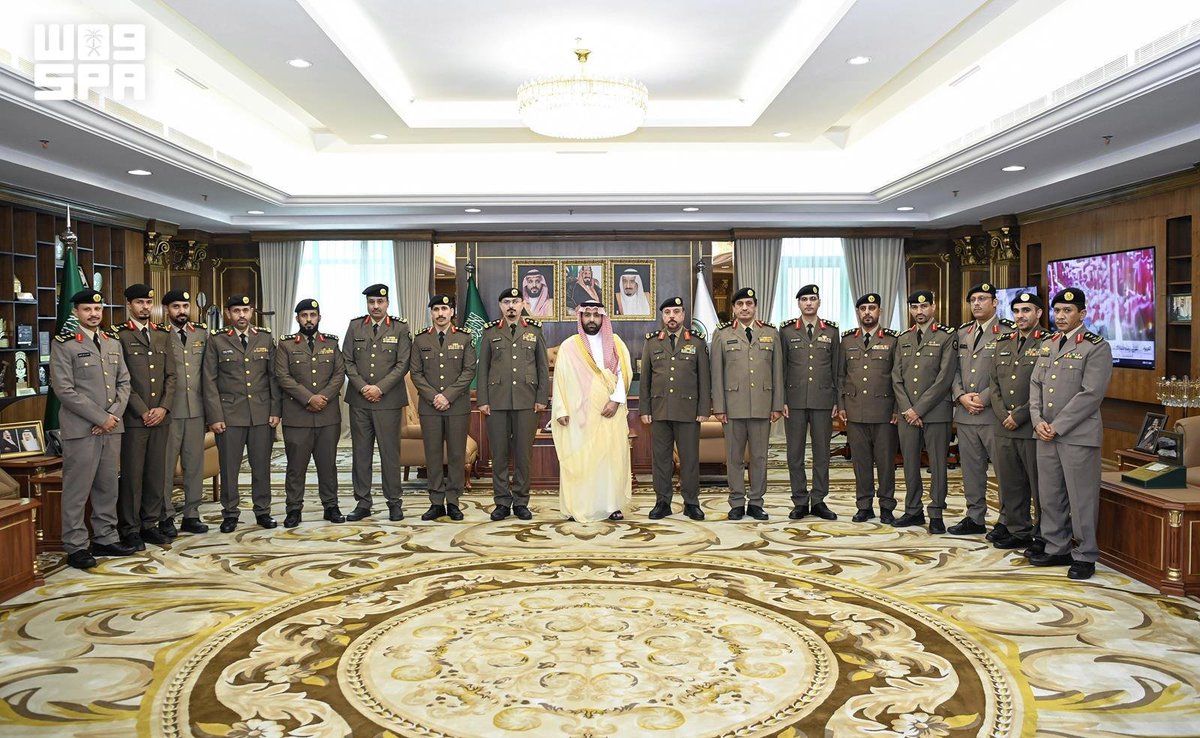 SPAregions's tweet photo. أمير منطقة جازان يقلّد عددًا من القيادات الأمنية رتبهم الجديدة.
https://t.co/1ndknr68nq
#واس https://t.co/4Lf09eIwZl