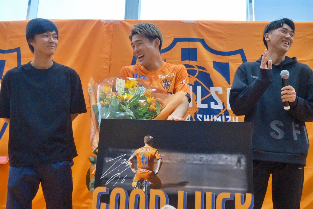spulse_official's tweet photo. 📣#宇野禅斗 選手 壮行会 📷😊😊
#03世代 ＆ #エスパルスポケカ部🧡#spulse https://t.co/uhdA6Gg7Xm