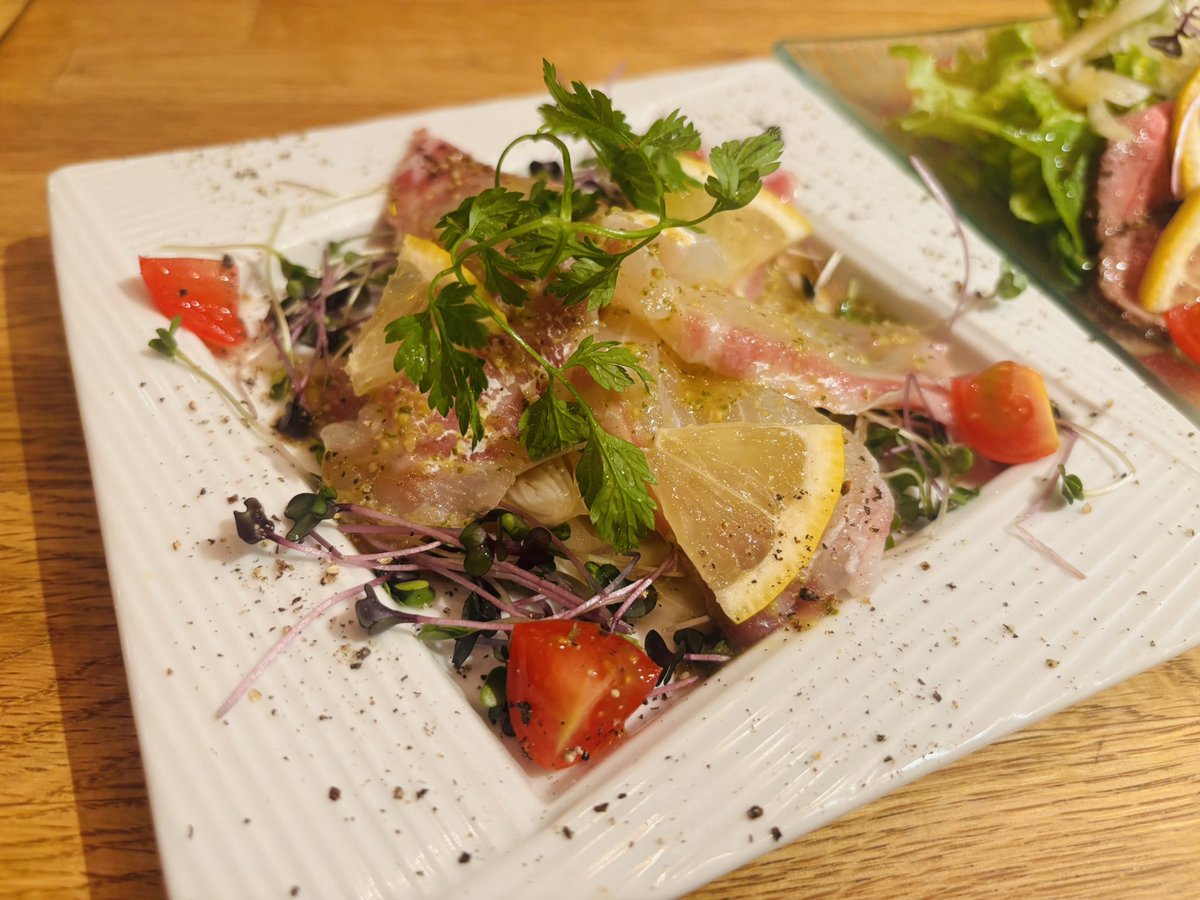 Rehitomic's tweet photo. 樽スパークリングワインはじめて見た https://t.co/cOm1Cd2mnA