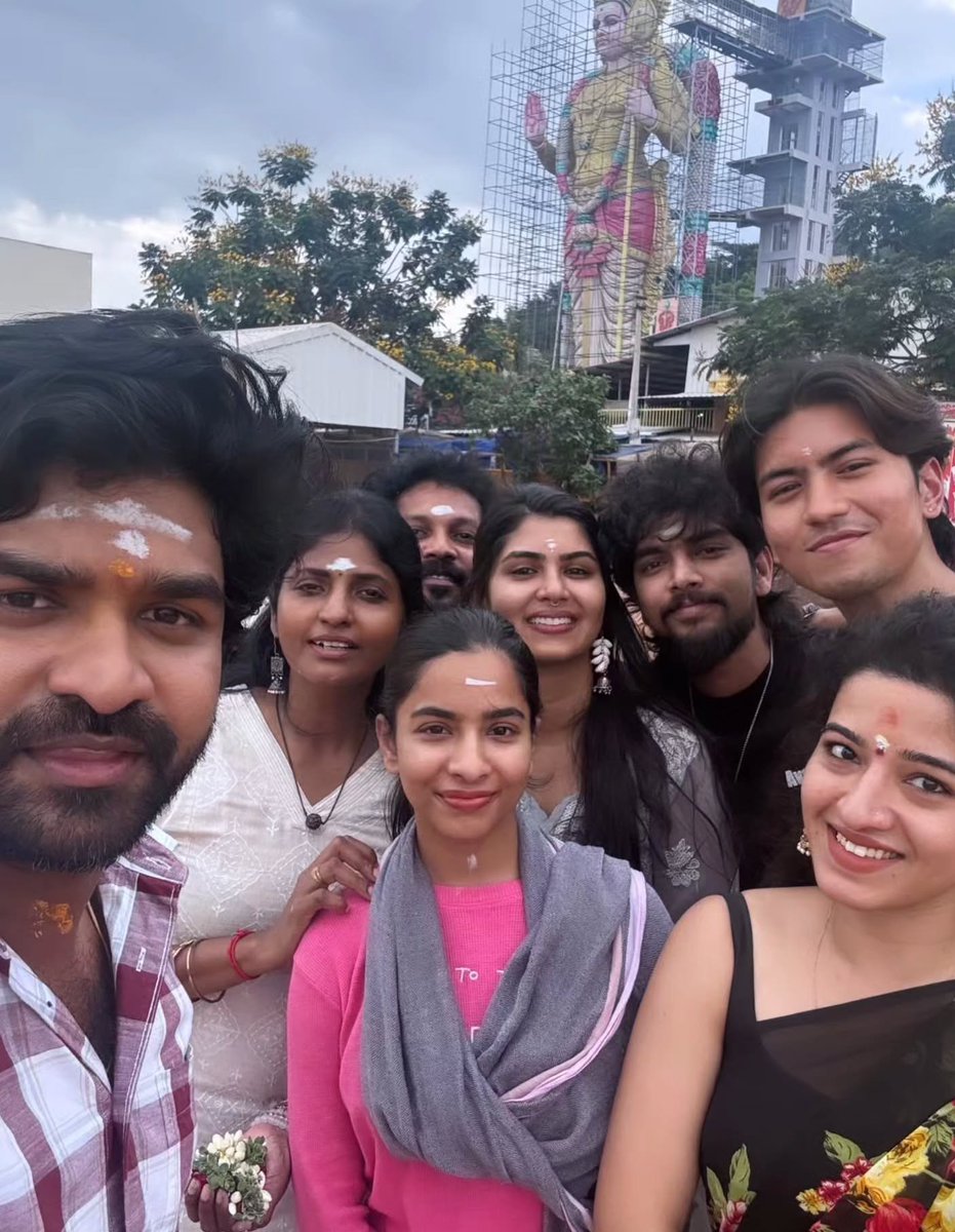 pratheepchnai's tweet photo. Who is your favourite in this lot??

Bigg Boss 9 Team Temple outing 🙏🏻 https://t.co/4fLGbFwrrD