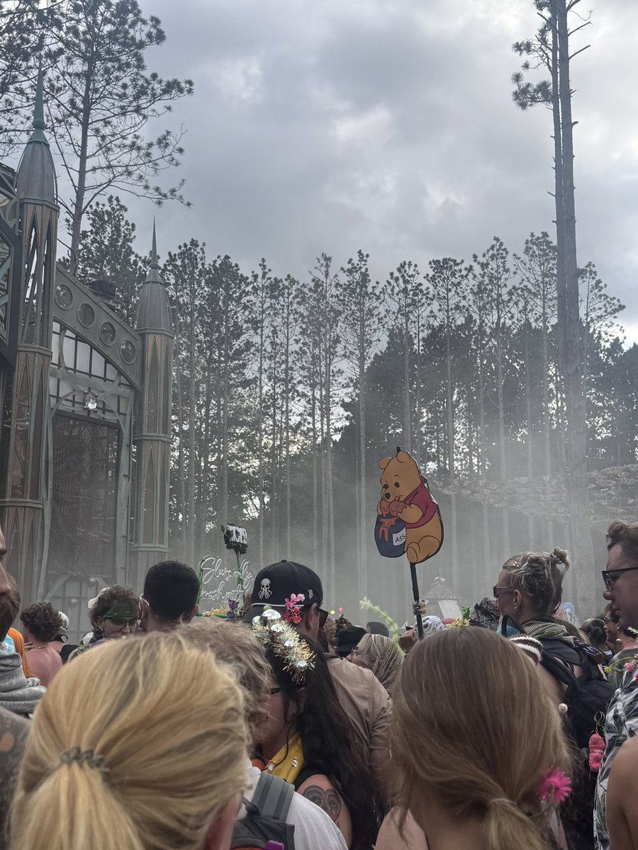 stephduck's tweet photo. My friends all getting service at once at EF and all I’m getting is photos of Pooh Ass 😂😂💕 https://t.co/yX8Z0RteZn