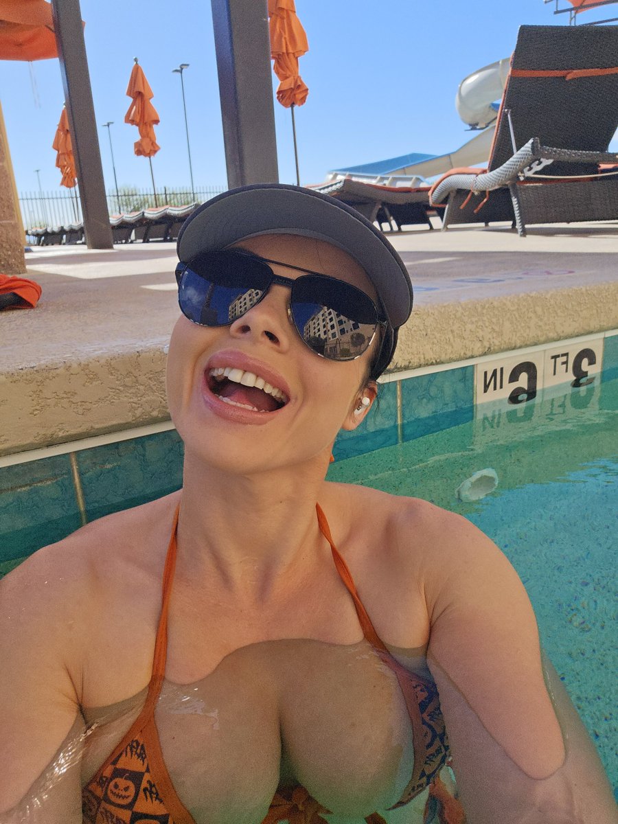 nadiawhitexxx's tweet photo. Good morning, come say hi! https://t.co/BqgF7AUHFN