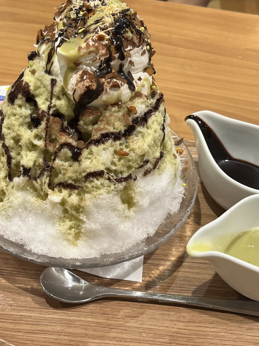 初カキ氷！ドバイチョコですって。 いつも味が足りなくなって白い氷が
