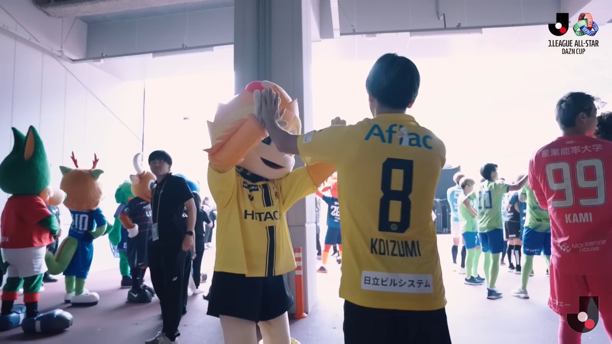 marinosuke_hukm's tweet photo. マスコットに優しい選手は（以下略） https://t.co/DwTOkkcyrJ