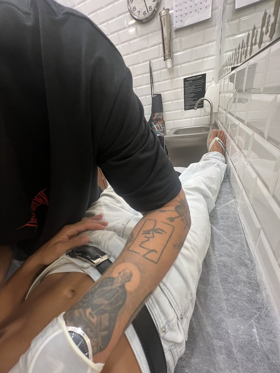 socmatteo's tweet photo. Ya toca hacer unos nuevos dibujitos en el cuerpo 👀 https://t.co/wRrZ6NugcI